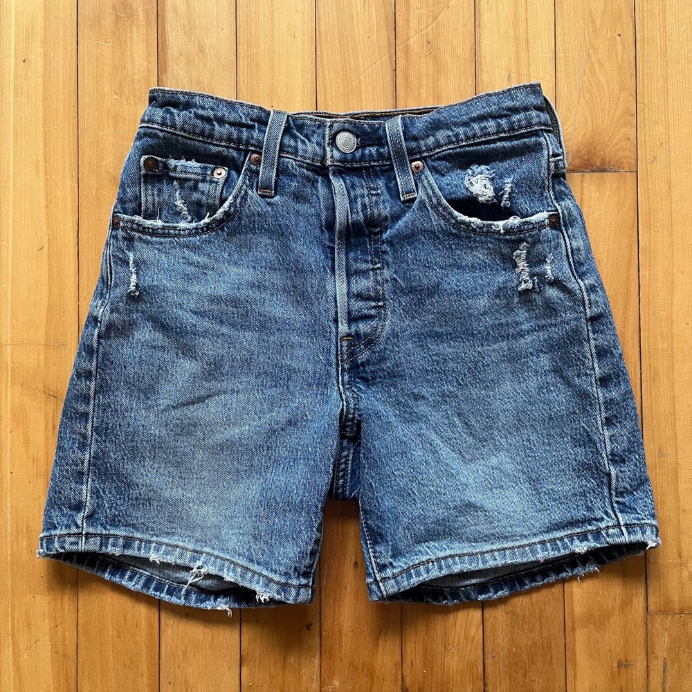 Levi Strauss Co 501 Denim Shorts Button Fly Distressed Blue Wash 26 waist